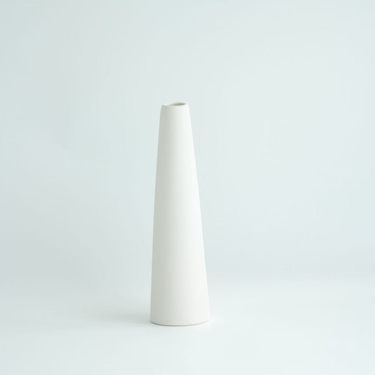 Minimalist Nordic Ceramic Vase – Tall Slim Design