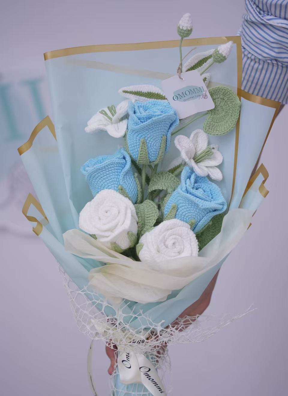 Handmade Crochet Bouquet – Blue & White Rose Arrangement